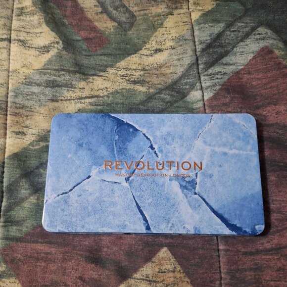 Makeup Revolution Forever Flawless “Ice” Eyeshadow Palette ❄️✨ - Picture 3 of 3